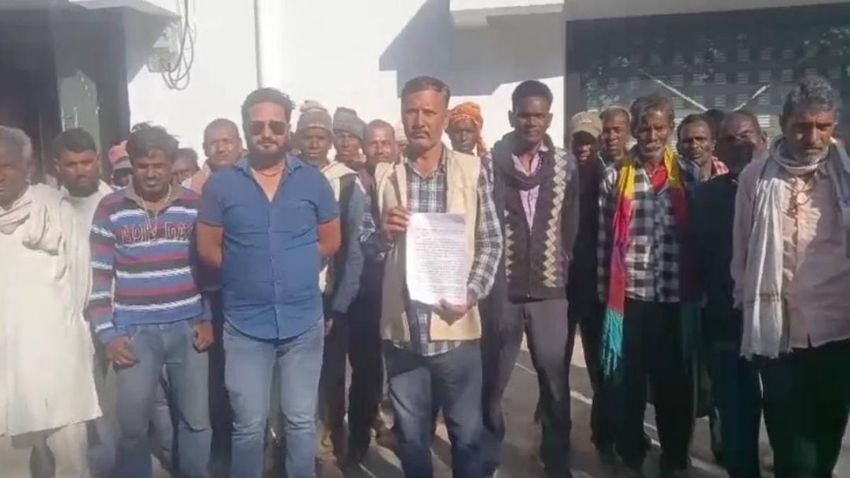 पट्टे के लिए भटक रहे टाइगर रिजर्व से विस्थापित लोग: तारीख पर तारीख दे रहे अधिकारी, कार्यालय में हंगामा कर धरने की चेतावनी
