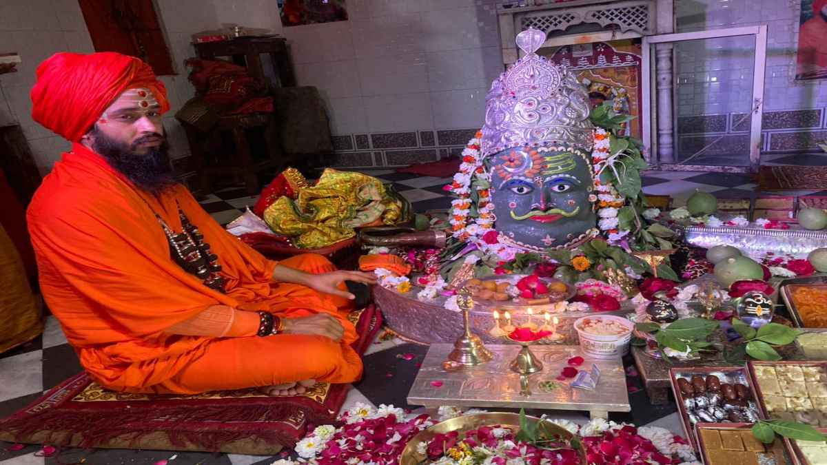 Maha Shivaratri: धूमेश्वर महादेव मंदिर में शिवरात्रि पर होगी विशेष पूजा, पार्वती नदी के गर्भ से निकला था ये शिवलिंग, जानिए मान्यताएं