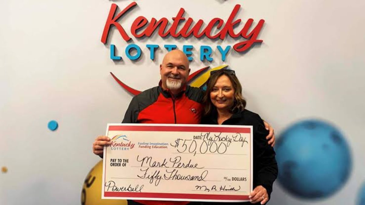 दंपति को लगी 30 लाख की लॉटरी, लेकिन गुम हो गया था टिकट, फिर दो महीने बाद हुआ कुछ ऐसा कि …