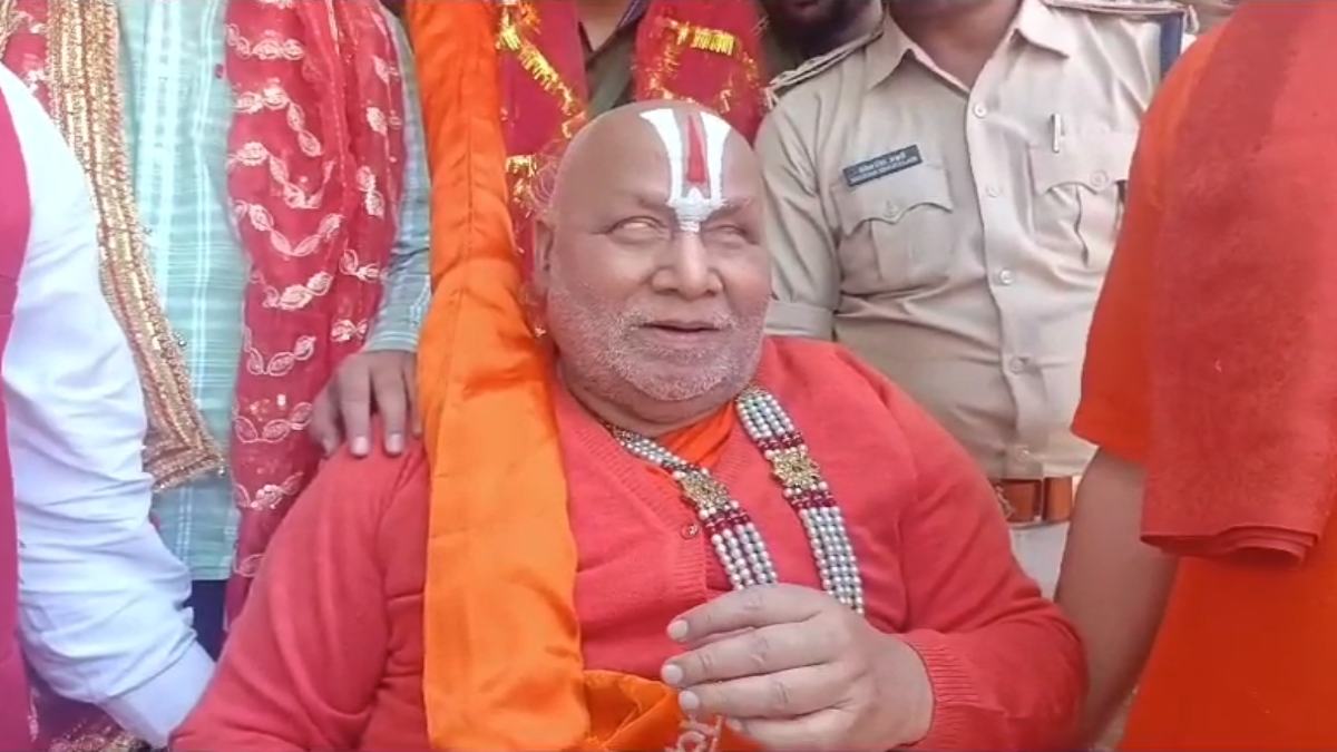 जगद्गुरु रामभद्राचार्य ने लिया मां शारदा का आशीर्वाद, लोकसभा चुनाव के नतीजों को लेकर की ये भविष्यवाणी