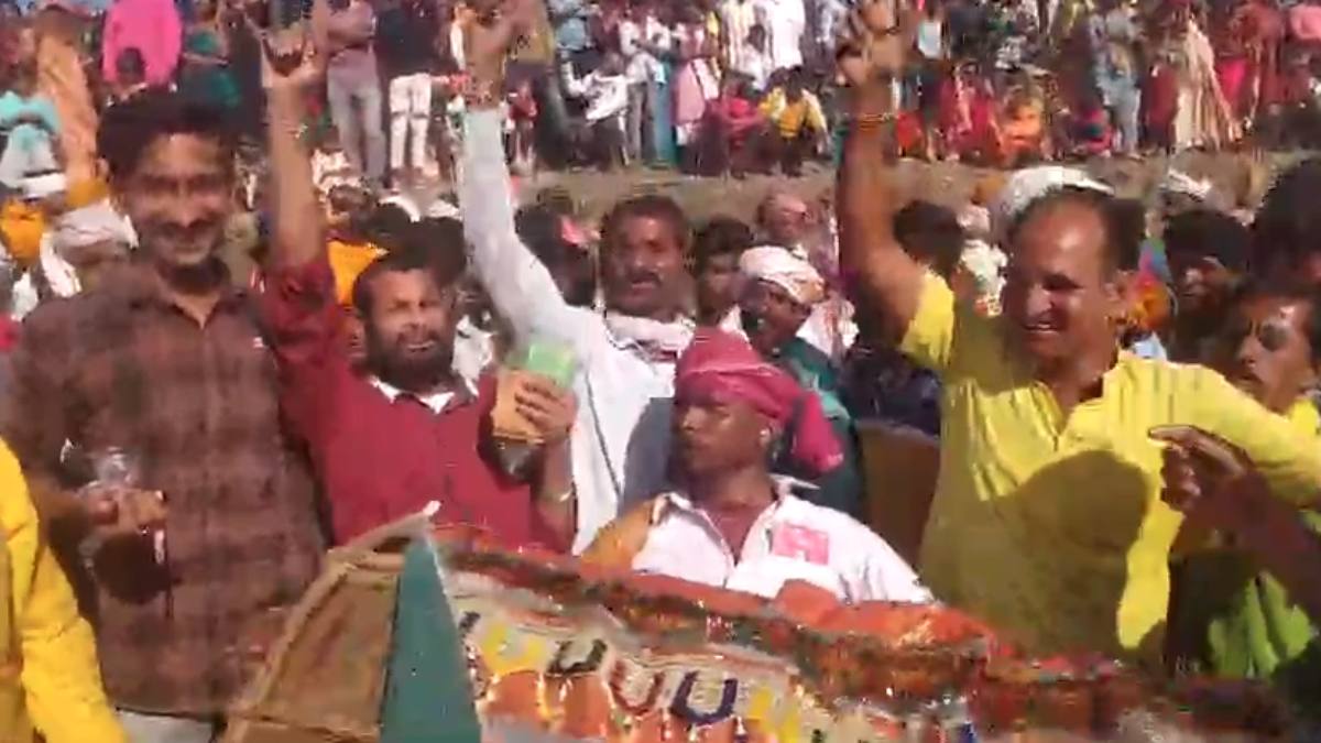 लोक पर्व भगोरिया का आगाज: मांदल की थाप पर जमकर थिरके लोग, 60 से ज्यादा दलों ने दी प्रस्तुति