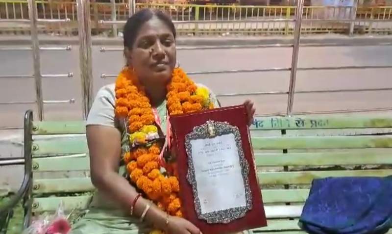 लोक कलाकार पूनम तिवारी को राष्ट्रपति ने संगीत नाट्य अकादमी पुरस्कार से किया सम्मानित, बोलीं- मेरी जीवन भर की तपस्या हुई सफल