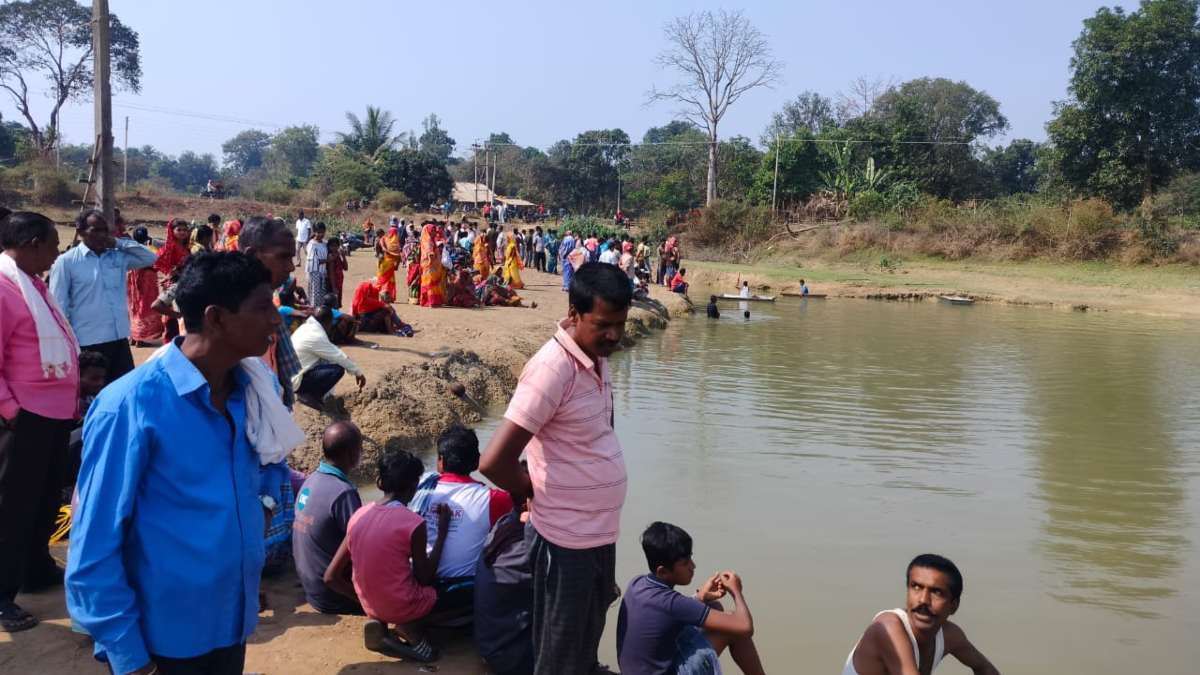 CG News : कल से लापता दिव्यांग बालक का अब तक नहीं मिला सुराग, ग्रामीण तालाब में जाल बिछाकर कर रहे खोजबीन
