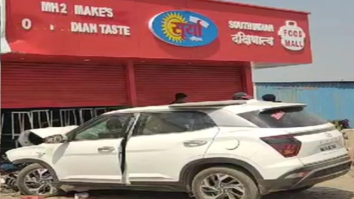 Road Accident : तेज रफ्तार कार हाइवे पर रेस्तरां से टकराई, तीन की मौत, कई घायल