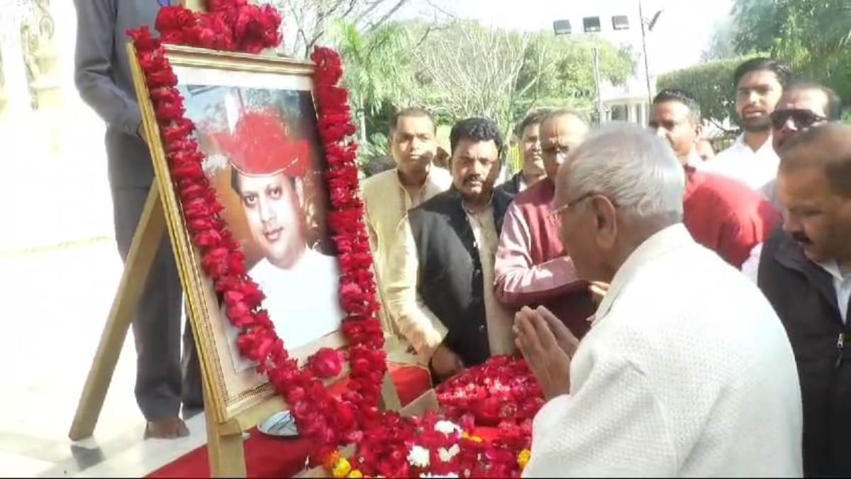 माधवराव सिंधिया की 79वीं जयंती: कांग्रेसियों ने अर्पित की पुष्पांजलि, कांग्रेस विधायक बोले- कभी बीजेपी की  सदस्यता नहीं स्वीकारा
