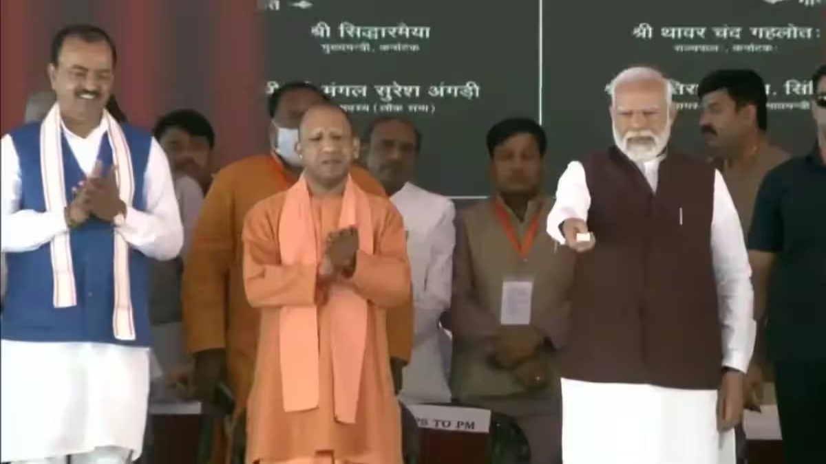 लोकसभा चुनाव से पहले PM मोदी ने आजमगढ़ को दी बड़ी सौगात, एयरपोर्ट और यूनिवर्सिटी का किया लोकार्पण
