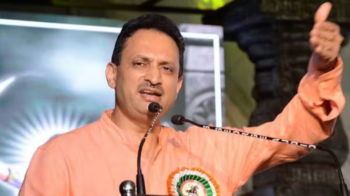 बदल जाएगा संविधान ? बीजेपी सांसद के एक बयान ने मचा रखा है बवाल, बहुमत मिलने पर संविधान में बड़े संशोधन की कही बात