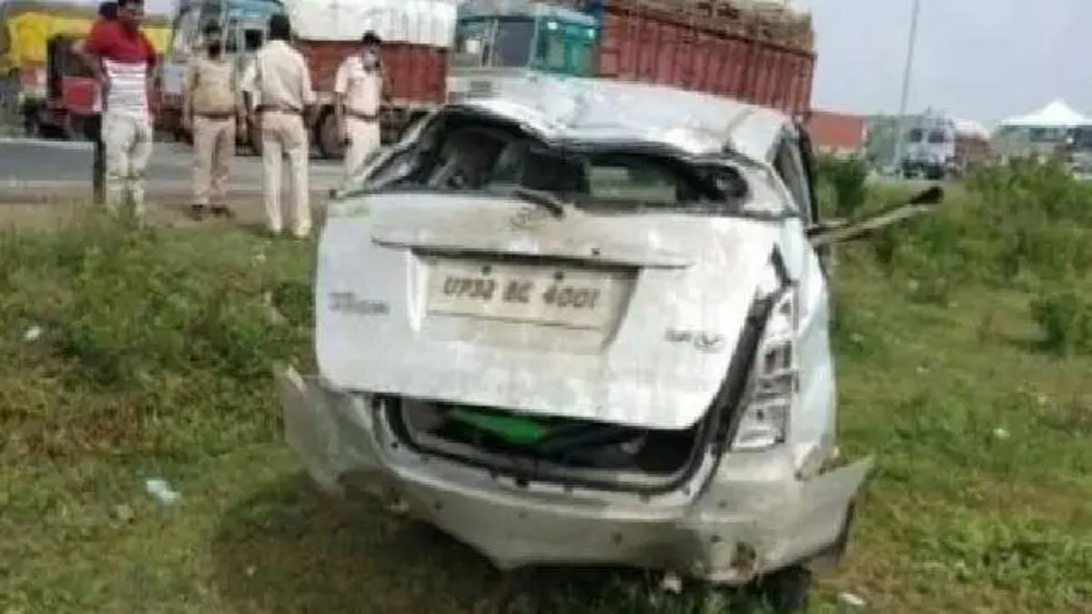 भीषण सड़क हादसा : गाड़ी की स्टेपनी बदल रहे लोगों को कार ने रौंदा, 6 की मौत, कई घायल