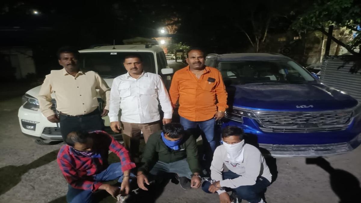 MP Crime: ATM मशीन कटिंग करने वाली अंतर्राज्यीय गैंग के तीन सदस्य गिरफ्तार, दो कार समेत कैश जब्त