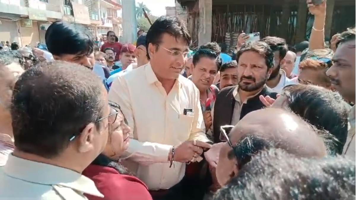 ‘तुम होते कौन हो…’ प्रदीप मिश्रा और महापौर पति के बीच तीखी बहस, जानिए पूरा मामला