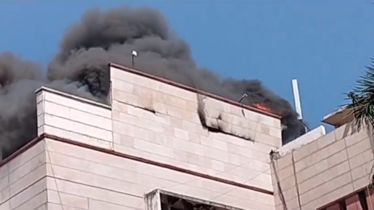 वल्लभ भवन अग्निकांड मामला: कमेटी ने प्रमुख सचिव को सौंपी प्रारंभिक जांच रिपोर्ट, शॉर्ट सर्किट बताई गई वजह, फायर टेंडर व्यवस्था को ठहराया जिम्मेदार