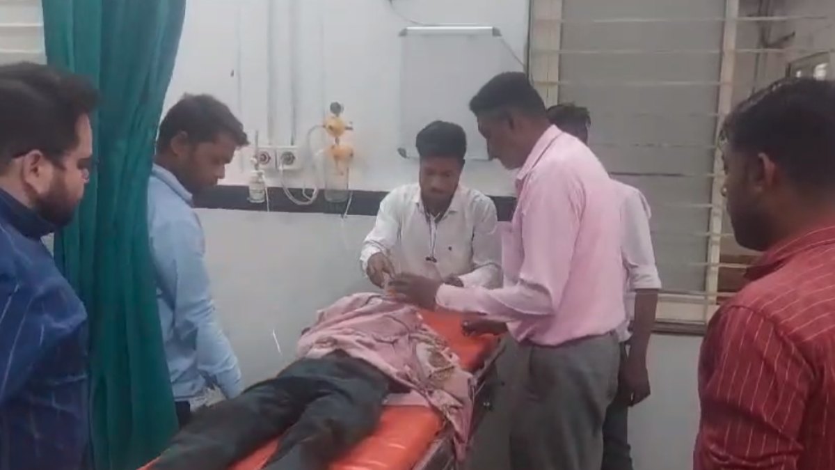 12 वर्षीय किशोर के गले और छाती पर चाकू से किए 25 वार: हालत गंभीर, ग्वालियर रेफर, आरोपी की तलाश जारी