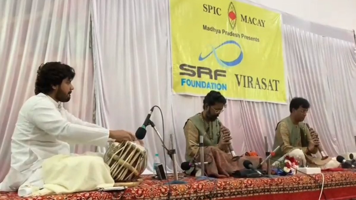 स्पिक मैके: अंतरराष्ट्रीय कलाकारों ने दी मनमोहक प्रस्तुति, राग भैरवी में बनारसी ठुमरी ने मोहा मन, देखें Video