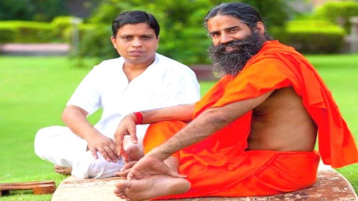 Patanjali Misleading Ads Case: बाबा रामदेव और बालकृष्ण की बढ़ी मुसीबतें, सुप्रीम कोर्ट ने कहा- न्यायालय में पेश हों…