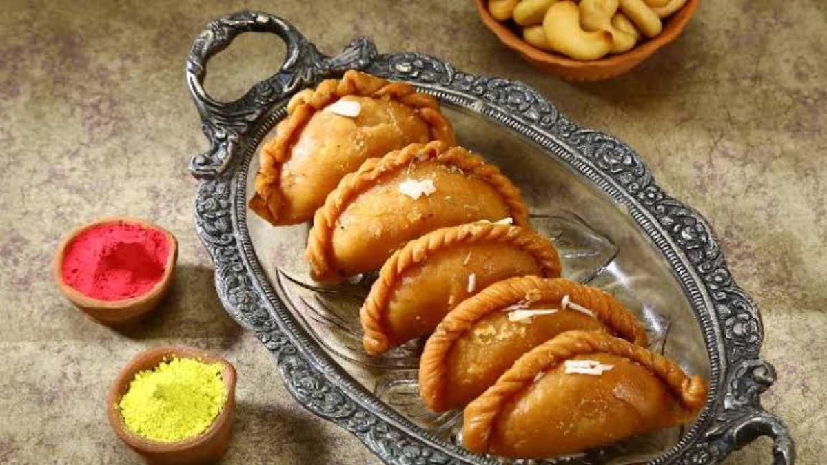 Holi Recipe : गुझिया के बिना अधूरा है होली का त्योहार, इस विधि से घर पर आसानी से बनाएं …