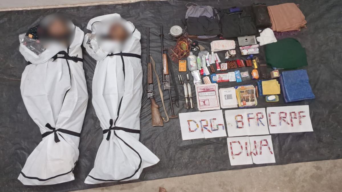CG NEWS : पुलिस-नक्सल मुठभेड़ में दो इनामी माओवादी ढेर, शव बरामद, सर्चिंग अभियान के दौरान हुई थी झड़प