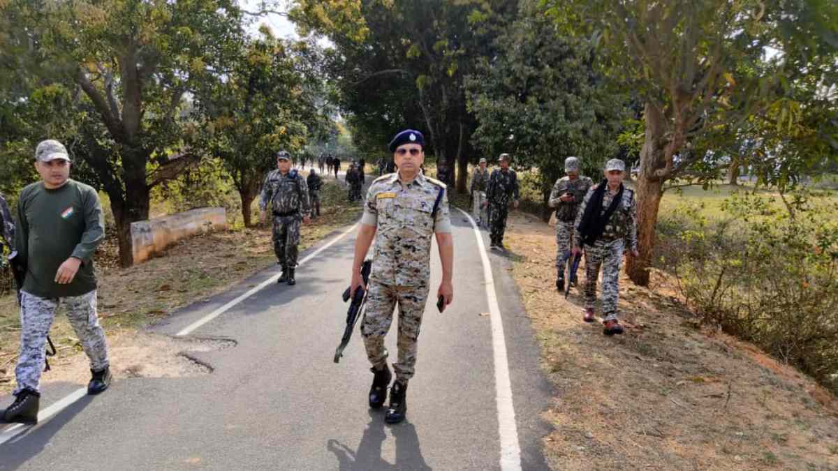नक्सलियों की सुगबुगाहट के बाद पुलिस अलर्ट, जशपुर बटालियन और झारखंड पुलिस की संयुक्त टीम ने चलाया सर्च ऑपरेशन