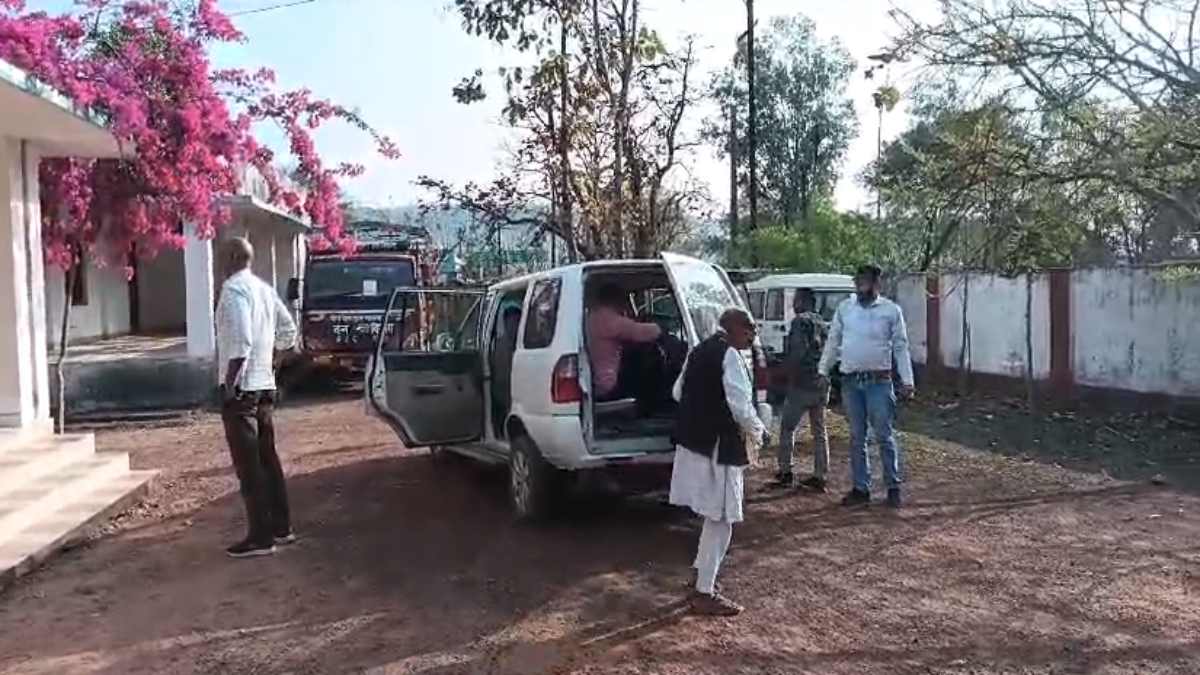 लोकायुक्त का छापा: 14 हजार की रिश्वत लेते पंचायत सचिव रंगे हाथ पकड़ाया, ग्रामीण ने की थी शिकायत