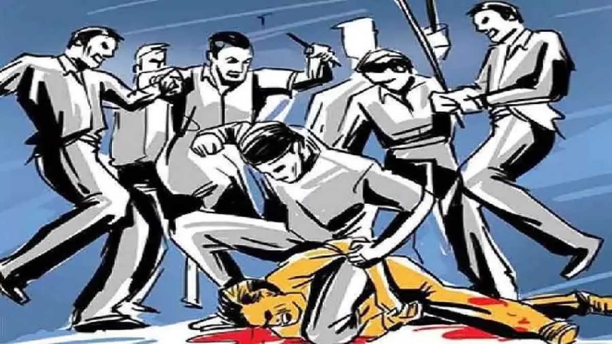 दबंगों की दादागिरी: सिर्फ इस बात पर लोगों के साथ की मारपीट, 4 घायल अस्पताल में भर्ती