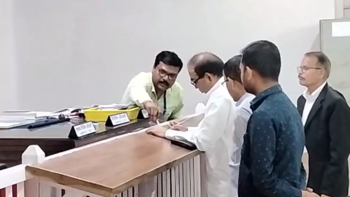 BJP के बागी सांसद ने भरा नामांकन: अजय प्रताप बोले- विकास के मुद्दे पर लड़ेंगे चुनाव, कैबिनेट मंत्री ने कहा- इंसान बाद में पछताता है