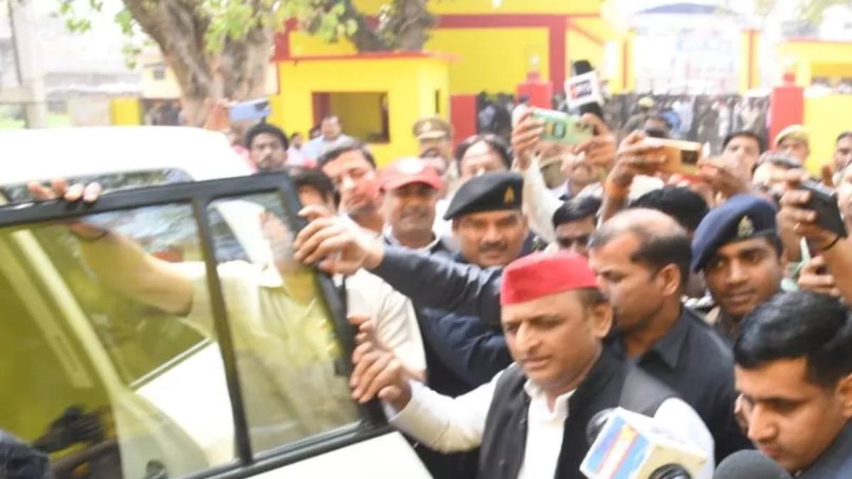 पूर्व मंत्री आजम खां से मिलने जेल पहुंचे सपा प्रमुख अखिलेश यादव