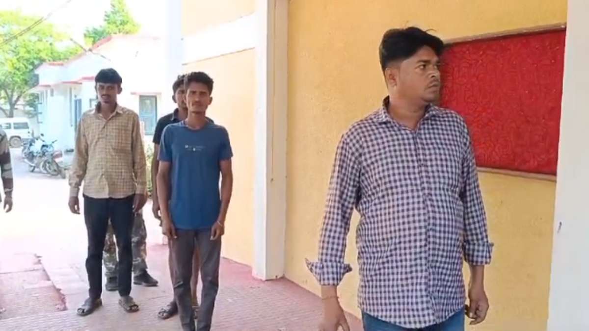 CG NEWS : लकड़ी जब्त कर ले जा रहे ट्रैक्टर चालक को सरपंच पुत्र ने अपने साथियों के साथ पीटा, समझाने पहुंचे वनकर्मियाें के साथ भी की मारपीट, 6 कर्मचारी घायल