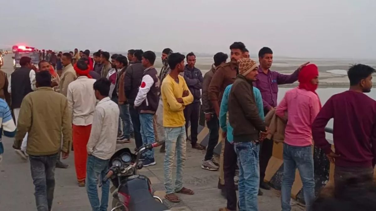 अनियंत्रित होकर पलटी टूरिस्ट बस, 25 यात्री घायल, मची चीख-पुकार