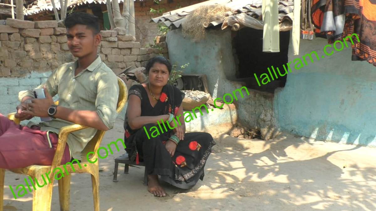 सटोरिए के चंगुल में ग्रामीण : रुपयों की लालच में सौंप दिया अपना बैंक खाता, फिर हो गया करोड़ो का खेला, शिकायत के डेढ़ साल बाद भी कोई कार्रवाई नहीं