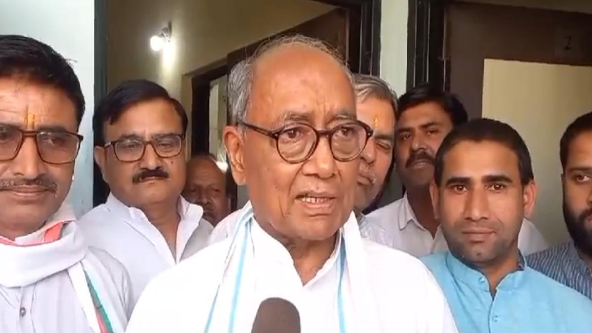 CM मोहन के बयान पर दिग्विजय का पलटवार: कहा- ‘मैं नरेंद्र मोदी के खिलाफ भी चुनाव लड़ने के लिए तैयार हूं’