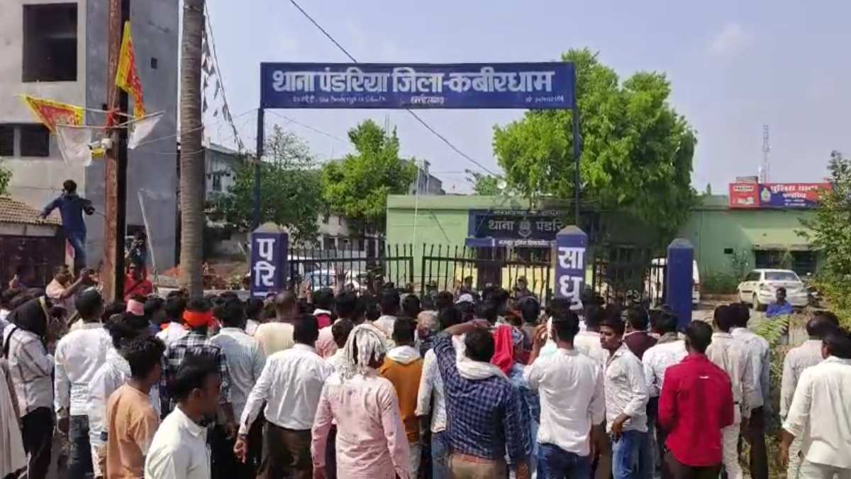 CG NEWS : साहू समाज ने किया थाने का घेराव, भाजपा कार्यकर्ताओं पर अश्लील गाली देने का आरोप
