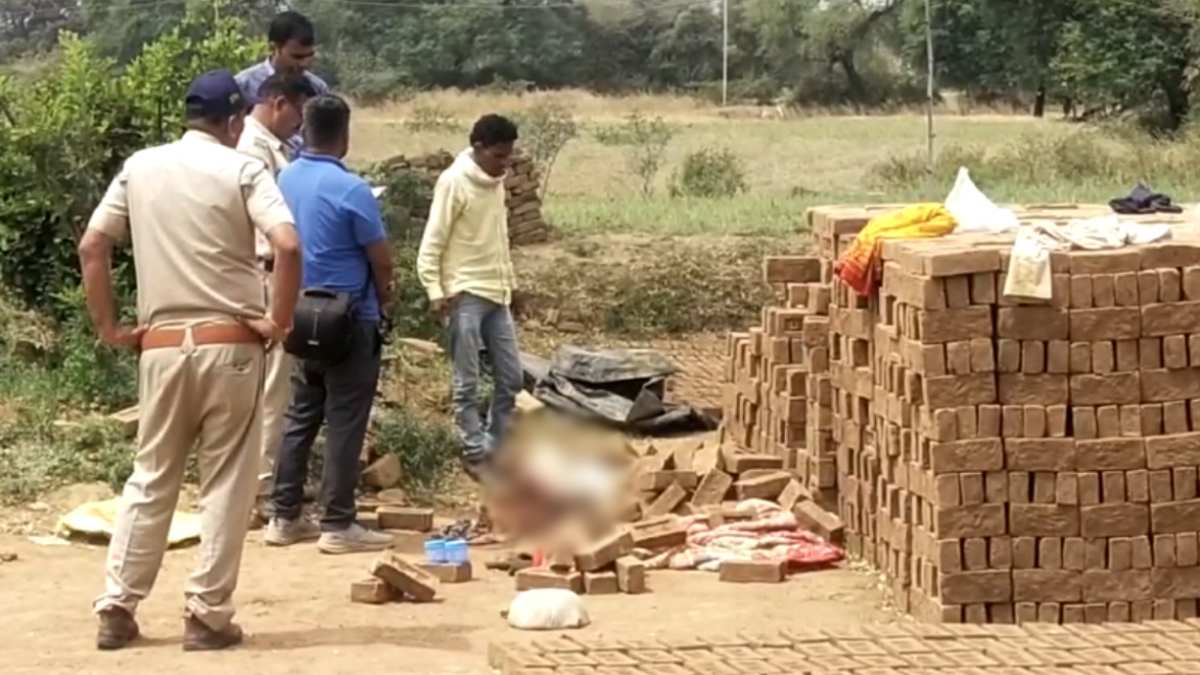 सुबह चाय देने ईंट भट्टे गई बेटी रह गई अवाक: मां-बाप की पड़ी थी लाश, बदमाशों ने बेरहमी से उतारा मौत के घाट