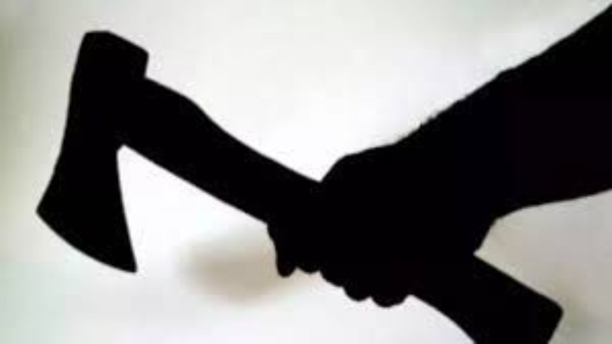 पारिवारिक विवाद में चली कुल्हाड़ी: पुरुषों ने महिलाओं पर किया हमला, 3 घायल