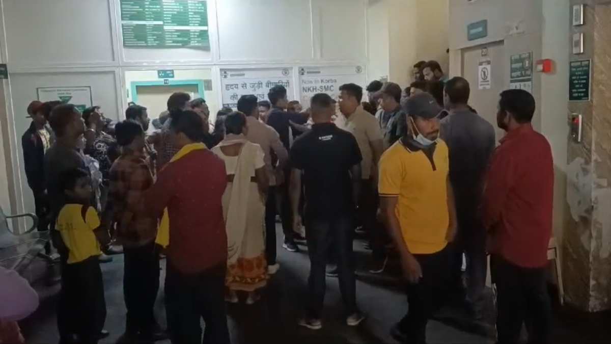 हॉस्पिटल में मरीज की मौत, परिजनों ने डॉक्टर पर लगाया लापरवाही का आरोप, हंगामा और तोड़फोड़ के बाद पुलिस ने संभाला मोर्चा