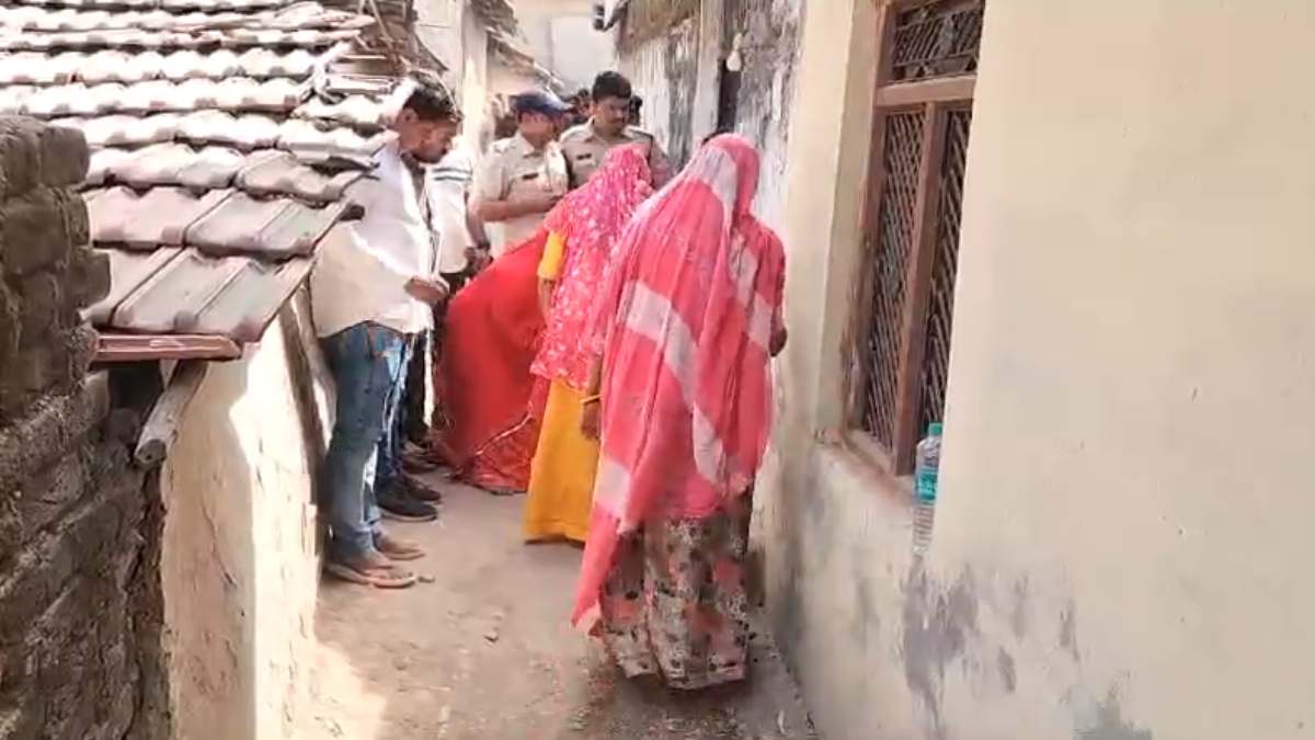 अफीम लूटने के बाद धारदार हथियार से महिला की निर्मम हत्या: घर में खून से लथपथ मिली लाश, इलाके में फैली सनसनी