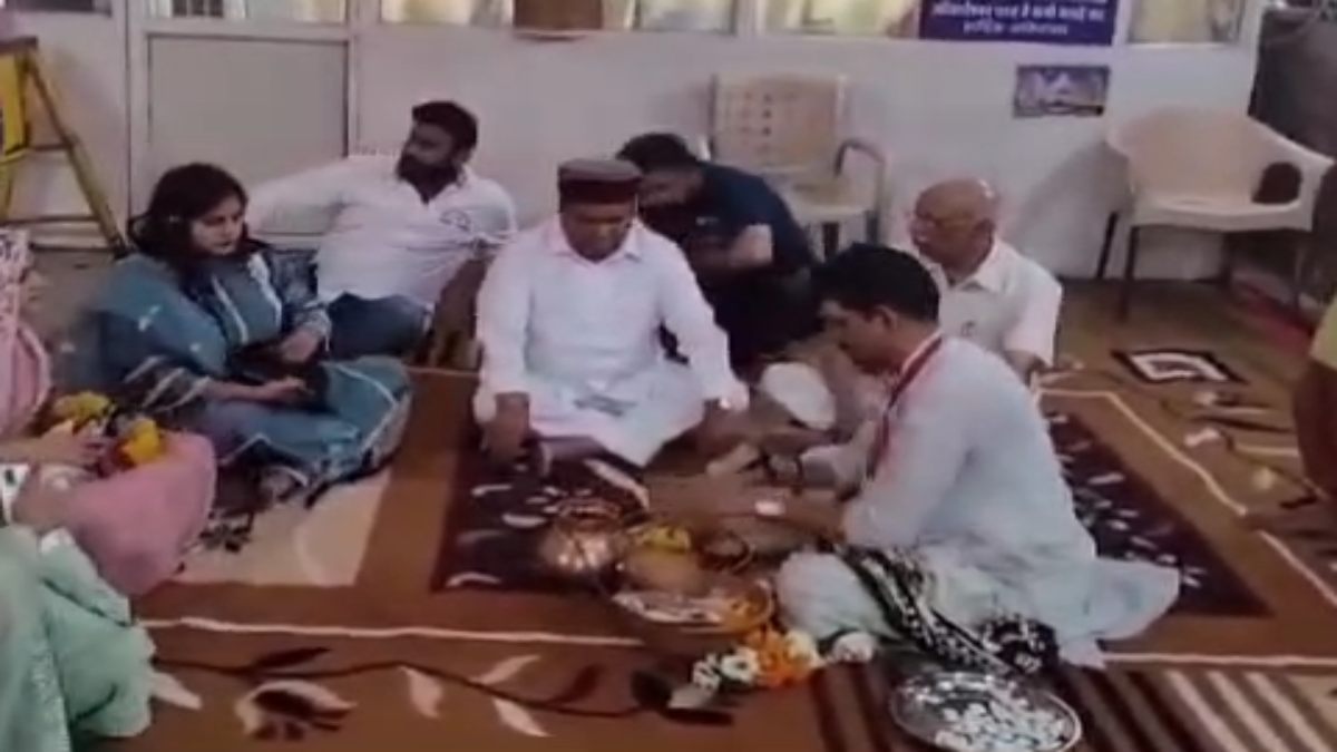 कर्नाटक के राज्यपाल थावरचंद गहलोत पहुंचे तीर्थ नगरी: श्री ओमकारेश्वर ज्योतिर्लिंग के किए दर्शन, देश-प्रदेश की खुशहाली के लिए की प्रार्थना