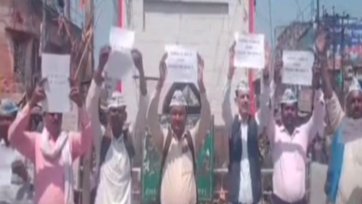 AAP कार्यकर्ताओं पर FIR दर्ज: आचार संहिता के उल्लंघन मामले में हुई कार्रवाई, केजरीवाल की गिरफ्तारी का कर रहे थे विरोध