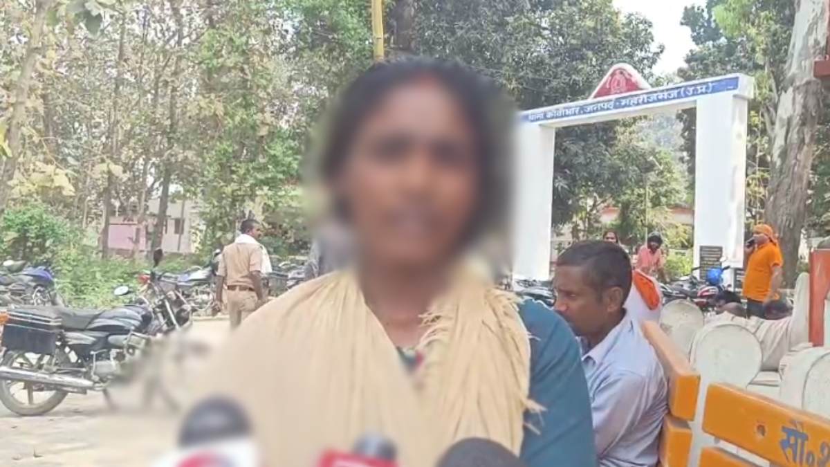 शर्मनाक : बच्ची को स्कूल छोड़ने जा रही महिला को बदमाशों ने रोका, जबरदस्ती कमरे में ले जाकर बेटी के सामने फाड़े कपड़े, निर्वस्त्र कर प्राइवेट पार्ट में डाला हाथ, फिर…