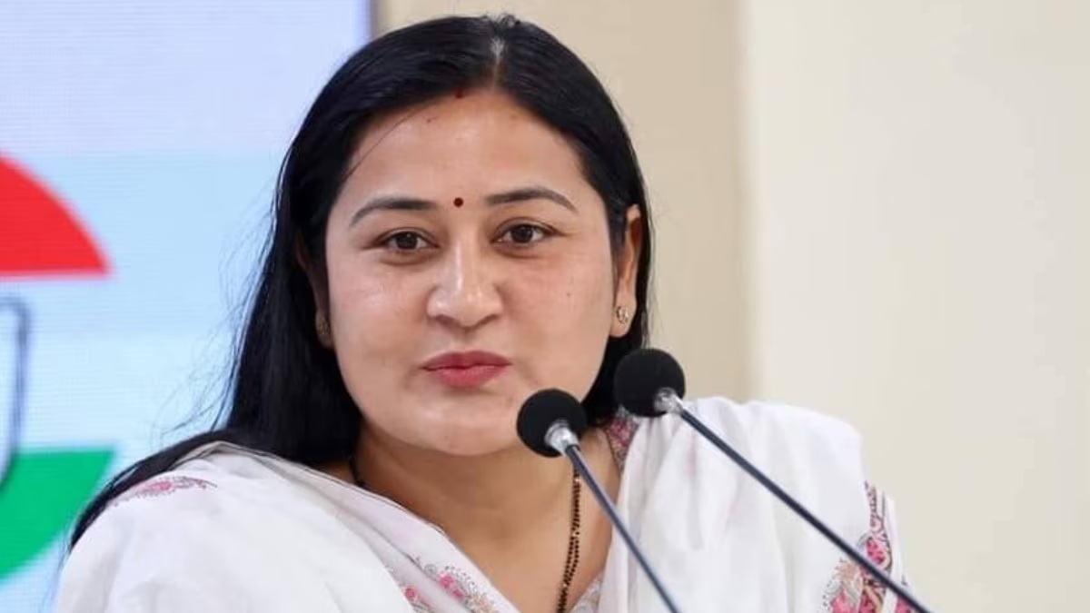 लोकसभा चुनाव 2024 : UP में डॉली शर्मा बनीं कांग्रेस की पहली महिला प्रत्याशी, क्या BJP को दे पाएंगी टक्कर