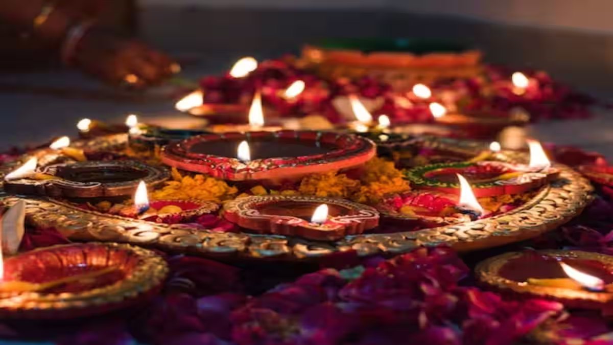 Mahashivratri Special 2024 : महाशिवरात्रि को भगवान शिव को समर्पित करें 8 या 12 बत्ती वाला दीपक, इन कष्ट से मिलेगी मुक्ति