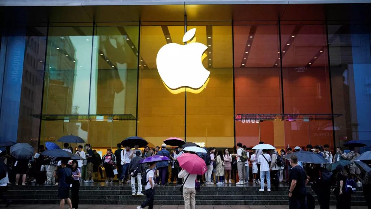 IPhone Monopoly Controversy: Apple के खिलाफ केस दर्ज, जानिए किस मामले में हो रही कार्रवाई ?