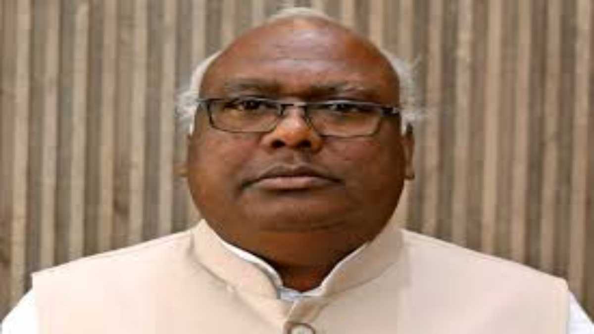 कार और बाइक में भिड़ंत, बाल-बाल बचे भाजपा प्रत्याशी चिंतामणी महाराज, दो युवक गंभीर