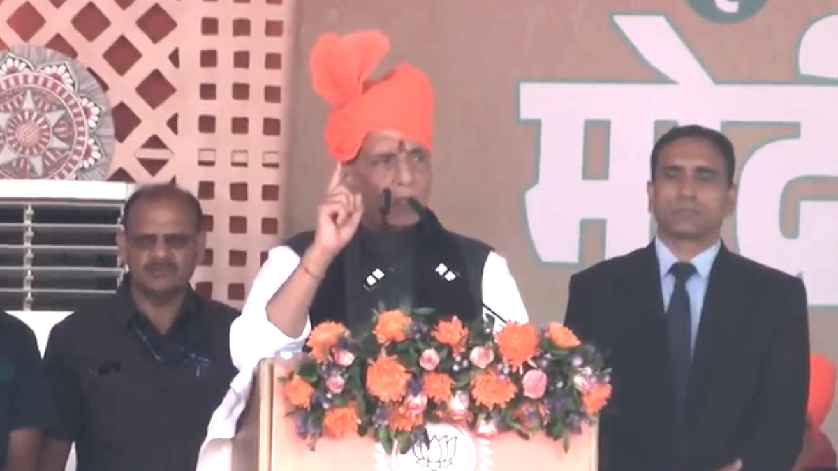 रक्षा मंत्री राजनाथ सिंह ने किसान महाकुंभ में भरी हुंकार, कहा- कांग्रेस ने प्रदेश को बर्बाद किया, अब हम संवार रहे…