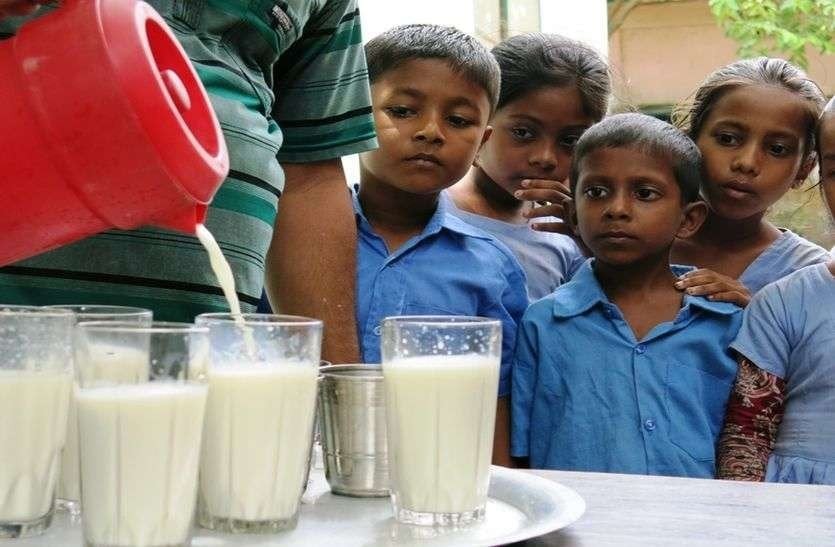 Rajasthan News: की योजना में बदलाव करेगी सरकार, स्कूलों में पाउडर दूध की जगह गाय का दूध देने की तैयारी