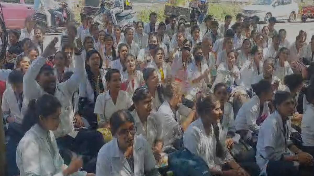 नर्सिंग कॉलेज फर्जीवाड़ा मामला : छात्रों ने नर्सिंग रजिस्ट्रेशन काउंसिल के खिलाफ खोला मोर्चा, जल्द परीक्षा कराने की मांग