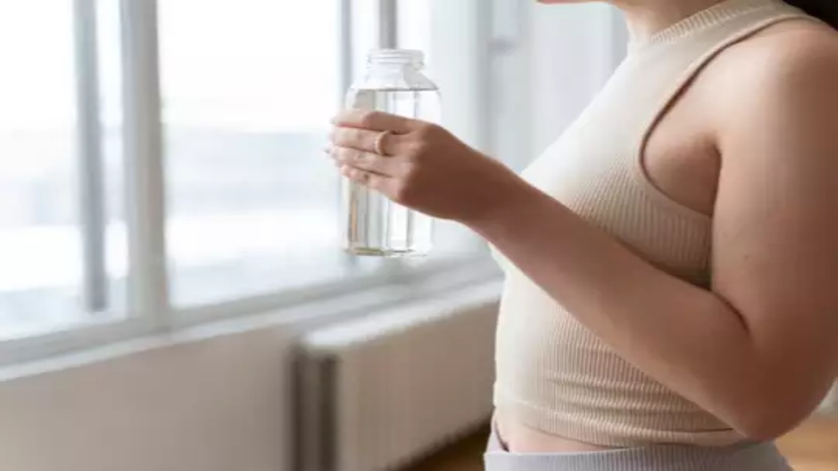 Bottle Cleaning Tips : आ गया है गर्मी का मौसम बहुत use होंगे बोतल, यहां जाने किस तरह से करें प्लास्टिक, कांच, स्टील के बोतल की सफाई