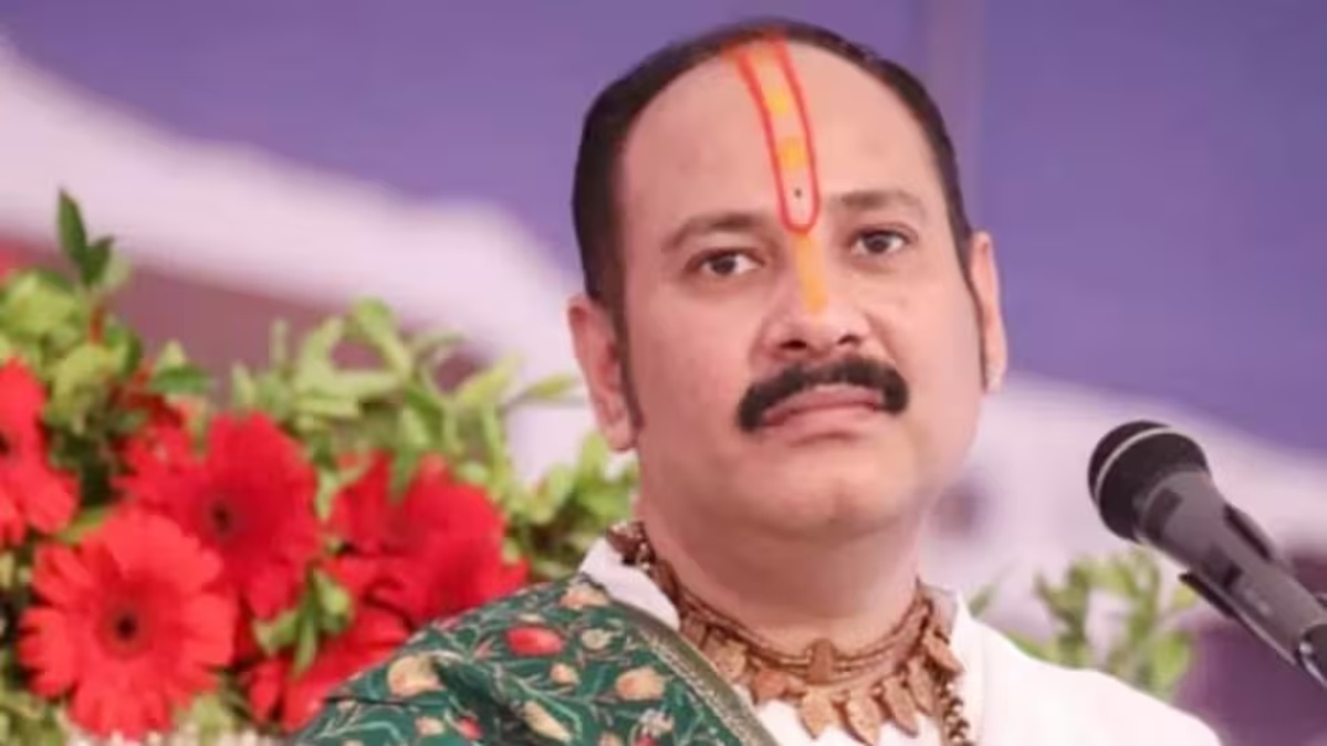 बड़ी खबर: कथावाचक पं. प्रदीप मिश्रा हुए घायल, सिर में लगी चोट, कथाएं निरस्त   