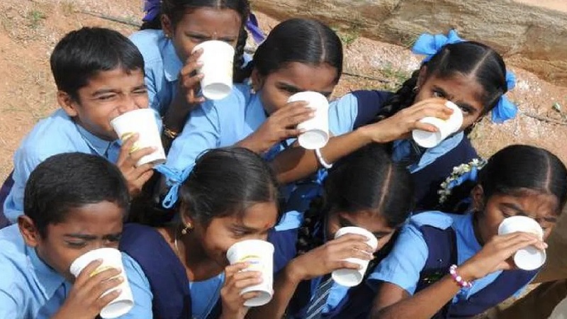 Bal Gopal Yojana: पाउडर दूध नहीं पीते बच्चे, बाल गोपाल योजना की समीक्षा होगी