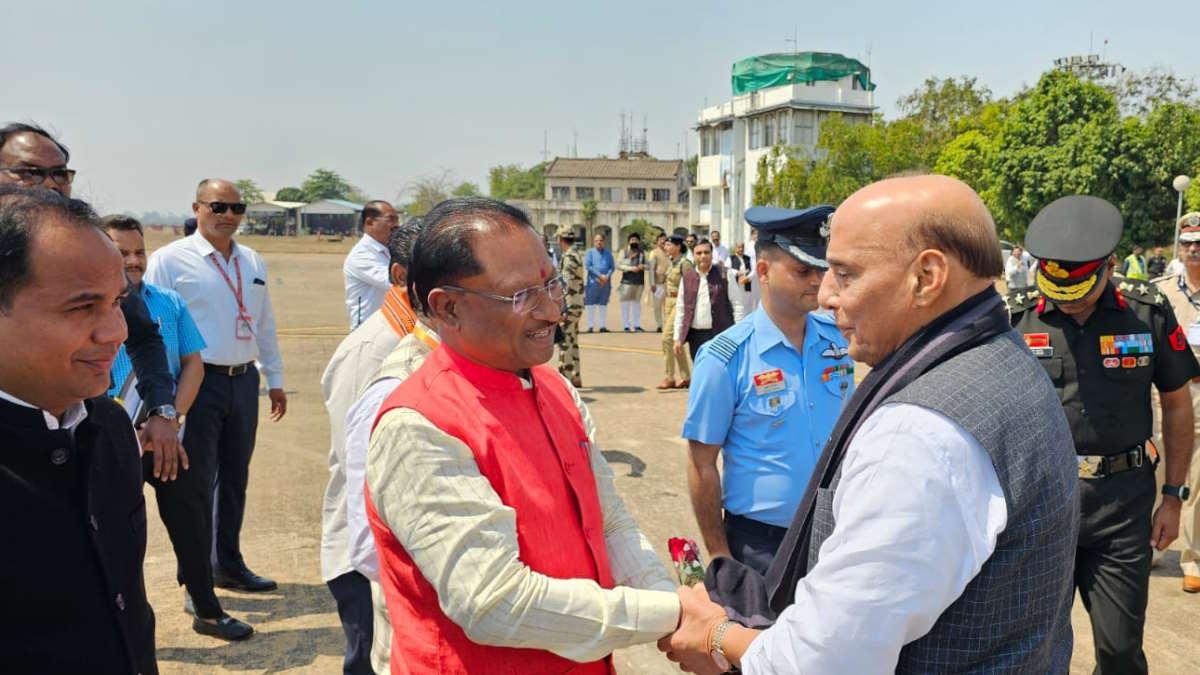 किसान महाकुंभ में शामिल होने पहुंचे केंद्रीय मंत्री राजनाथ सिंह, मुख्यमंत्री साय ने किया स्वागत…