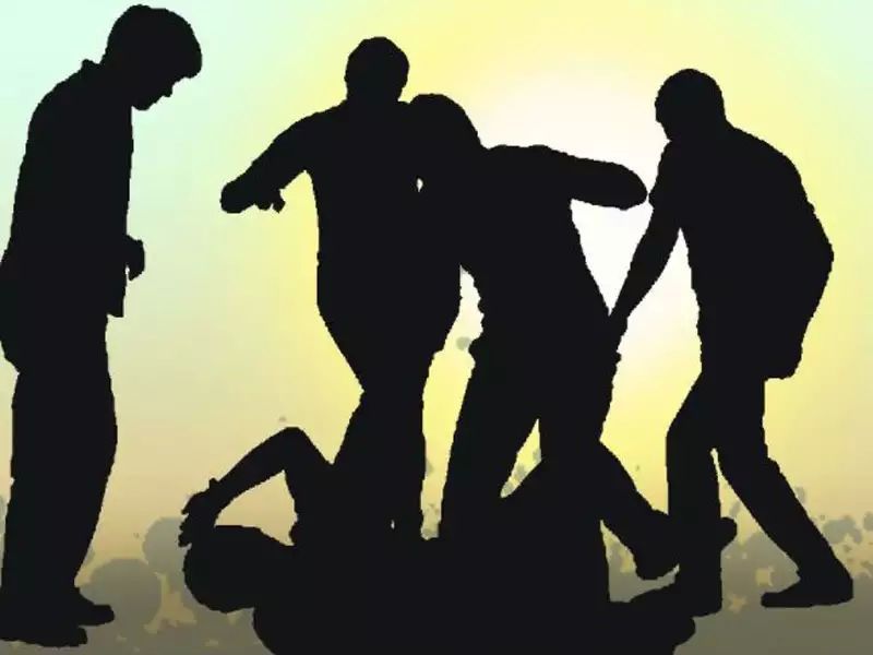 दो गुटों में पुरानी रंजिश को लेकर हुआ विवाद, गोली से घायल हुआ युवक