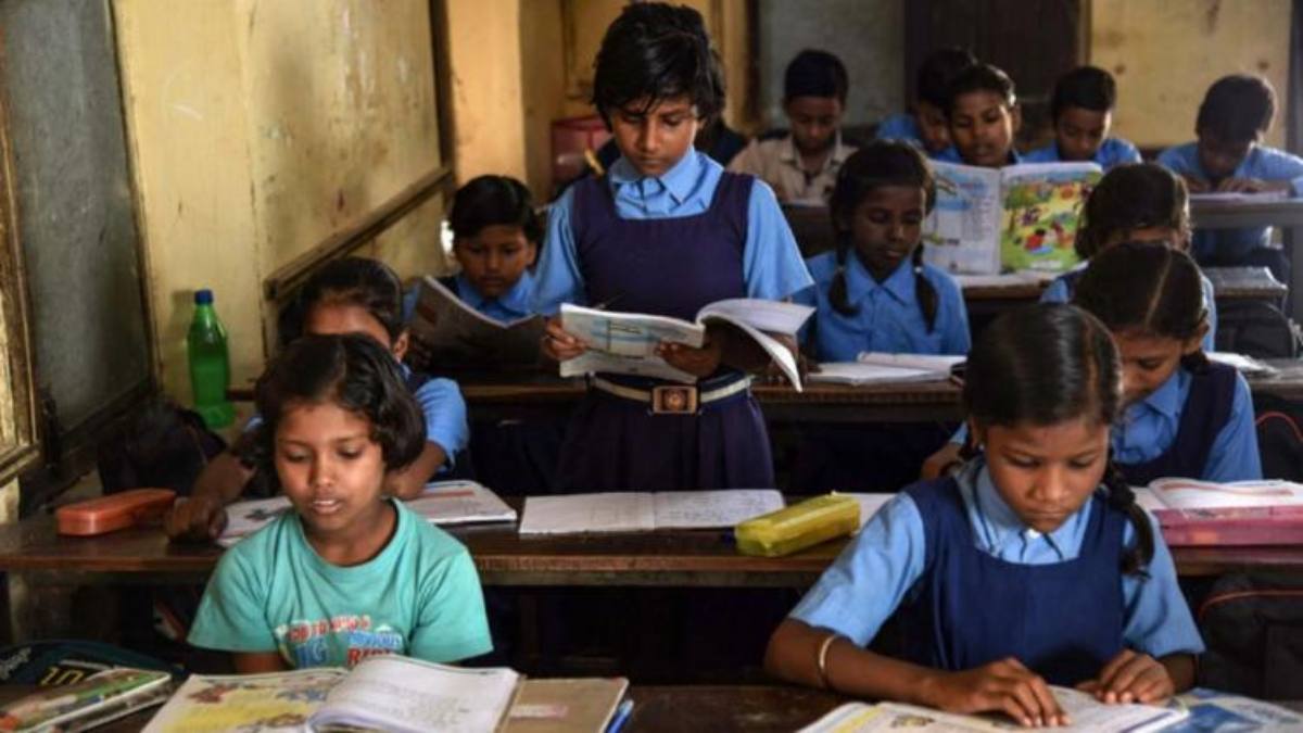 1 से 8वीं तक के विद्यार्थियों के लिए जरूरी खबर: 15 मार्च तक मिलेगी स्कूली ड्रेस, राज्य शासन के जिला कलेक्टर्स को निर्देश